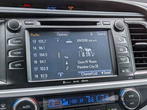 Used 2018 Toyota Highlander XLE FWD image 19
