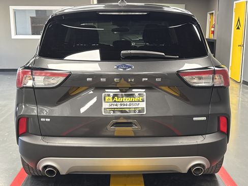 Used 2020 Ford Escape SE image 4