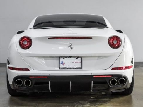 Used 2015 Ferrari California T image 14