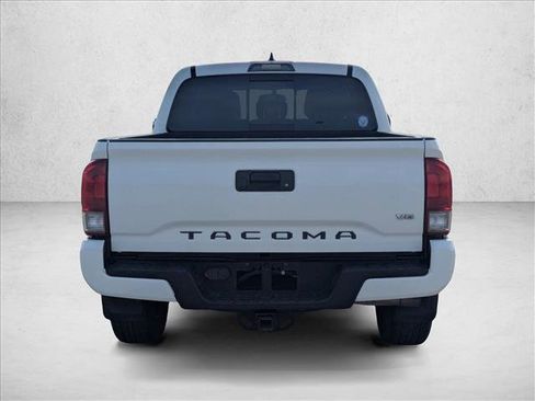 Used 2017 Toyota Tacoma TRD Sport image 6