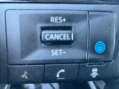 Used 2023 Nissan Rogue SV image 19