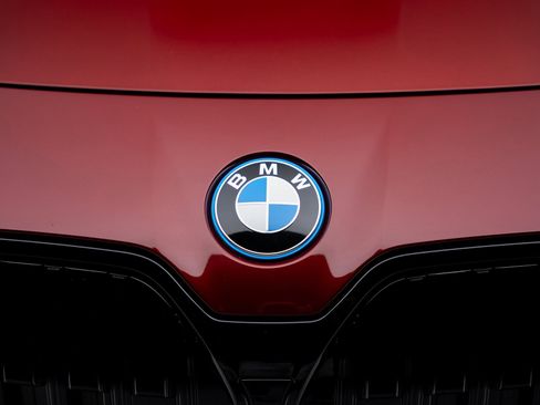 Used 2023 BMW i7 xDrive60 w/ Parking Assistance Package image 13