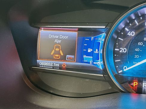 Used 2017 Ford Explorer XLT w/ Equipment Group 201A image 18