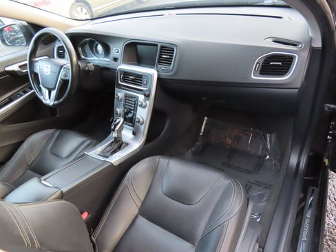 Used 2018 Volvo V60 T5 Dynamic image 17