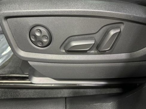 Certified 2025 Audi Q5 2.0T Premium w/ Convenience Plus Package image 25