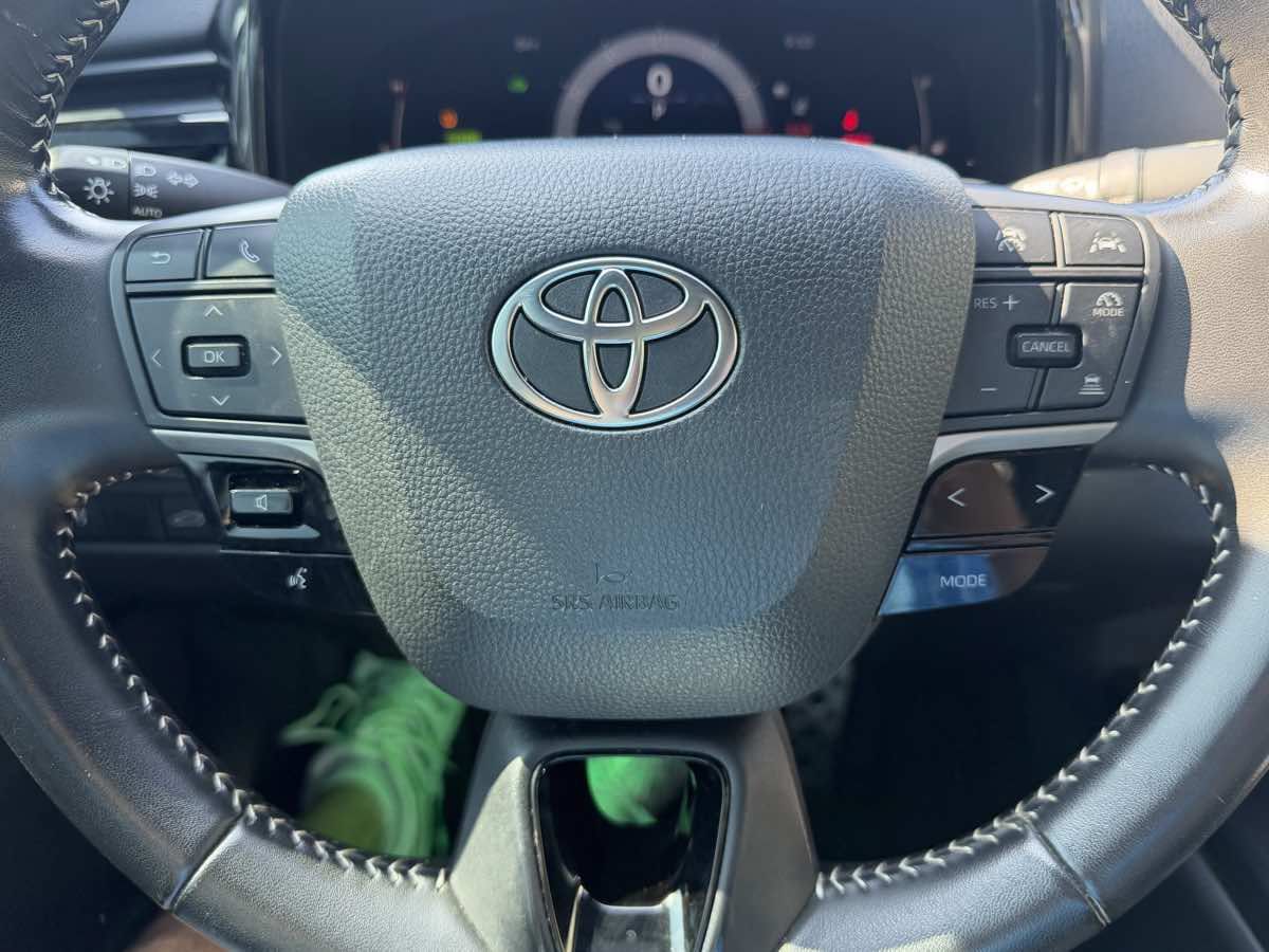 Used 2025 Toyota Camry SE FWD image 18