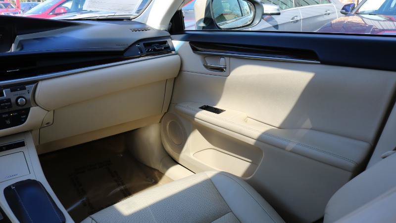 Used 2015 Lexus ES 350 w/ Luxury Package FWD image 25