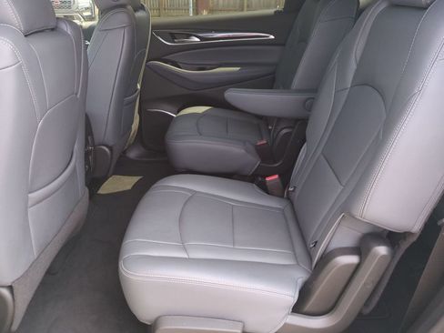 Used 2023 Buick Enclave Essence image 23