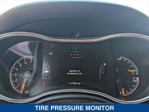 Used 2019 Jeep Grand Cherokee Laredo w/ Laredo X Package image 14