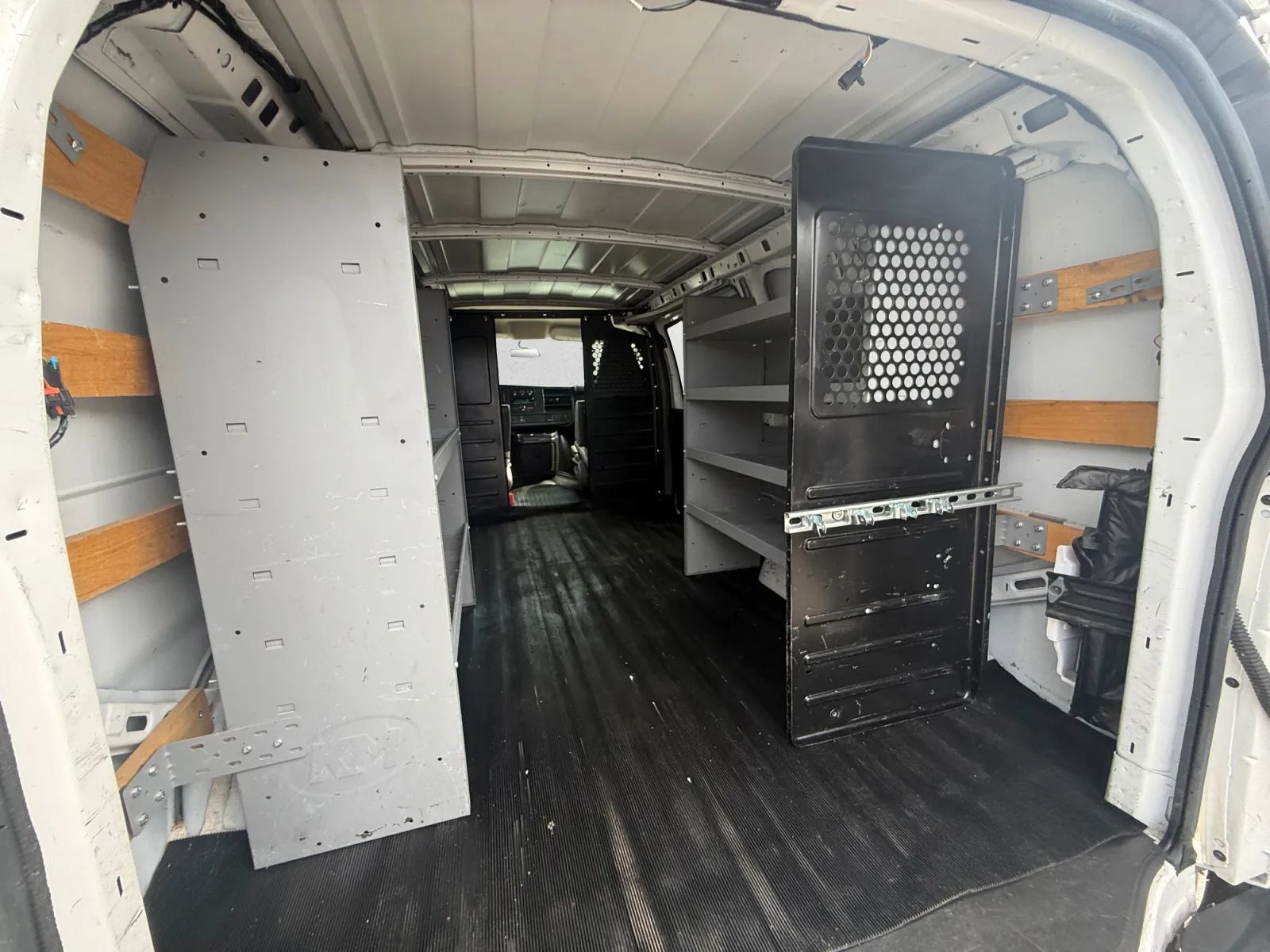 Used 2018 Chevrolet Express 2500 w/ Driver Convenience Package RWD image 24