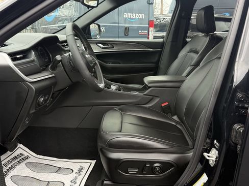 Used 2024 Jeep Grand Cherokee Limited w/ Trailer Tow Package image 11