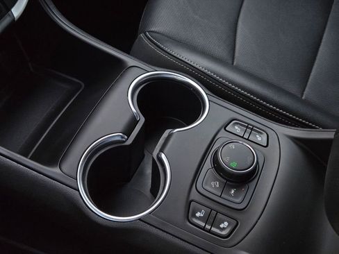 Used 2024 GMC Terrain SLT image 18