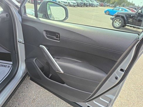 Used 2024 Toyota Corolla Cross SE image 18