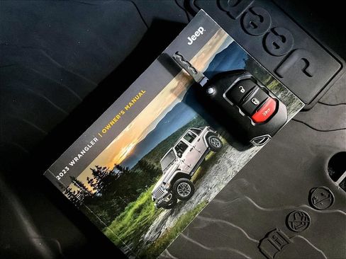 Used 2023 Jeep Wrangler Unlimited Sahara AWD/4WD image 32