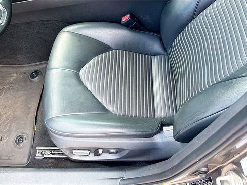Used 2020 Toyota Camry SE FWD image 21