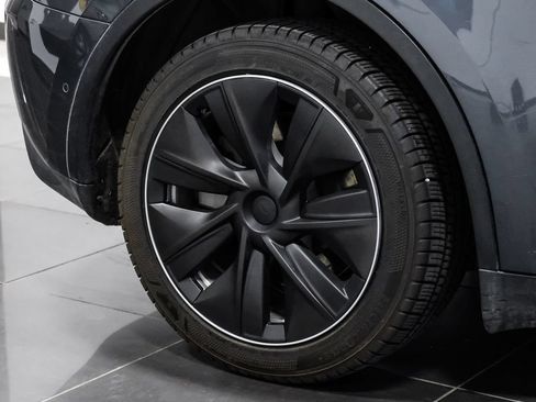 Used 2022 Tesla Model Y Long Range AWD/4WD image 54
