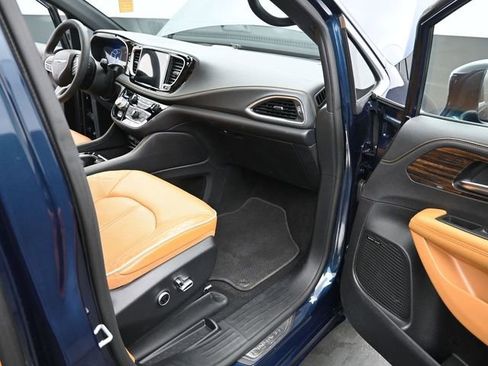 Used 2022 Chrysler Pacifica Pinnacle FWD image 17