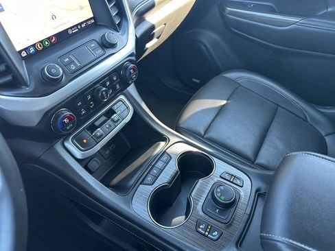 Used 2023 GMC Acadia SLT image 36