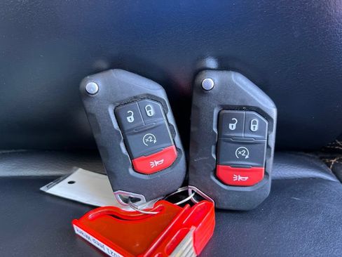 Used 2021 Jeep Wrangler Unlimited Sahara AWD/4WD image 22