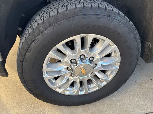 Used 2023 Chevrolet Silverado 2500 High Country w/ Z71 Off-Road Package image 2