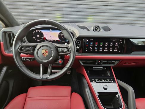 Used 2024 Porsche Cayenne Turbo GT image 8