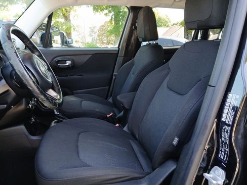 Used 2017 Jeep Renegade Latitude FWD image 19