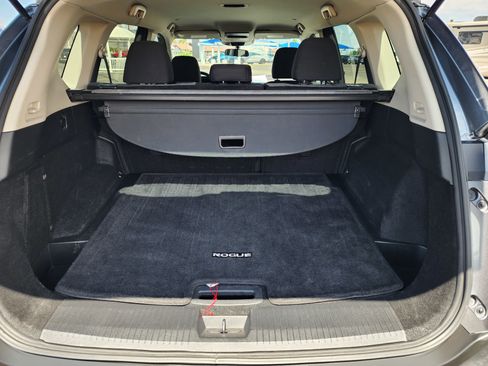 Used 2022 Nissan Rogue SV image 14