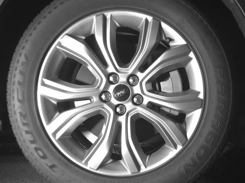 Used 2024 Ford Edge Titanium AWD/4WD image 12
