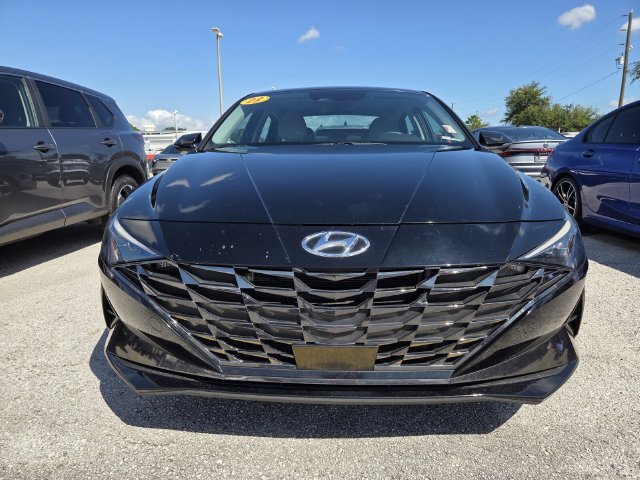 Used 2023 Hyundai Elantra Limited w/ Preferred Accessory Package FWD image 2