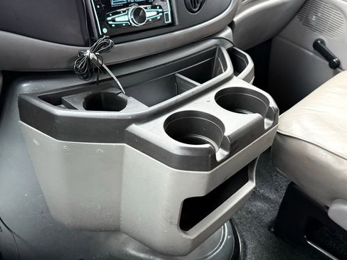 Used 1999 Ford E-250 and Econoline 250 Commercial image 25