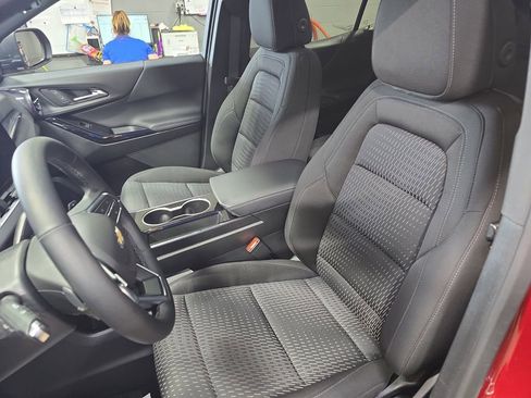 Used 2025 Chevrolet Equinox LT w/ Safety and Technology Package image 16