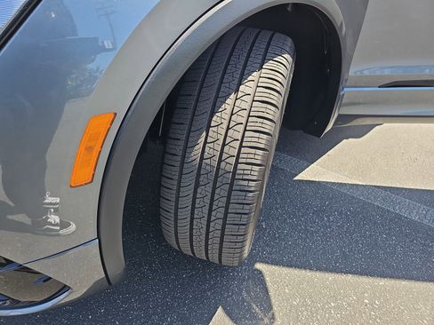 Certified 2023 Volkswagen Tiguan SE R-Line FWD image 33