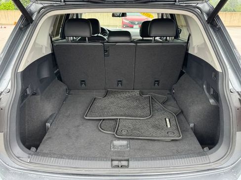 Used 2018 Volkswagen Tiguan SEL AWD/4WD image 12