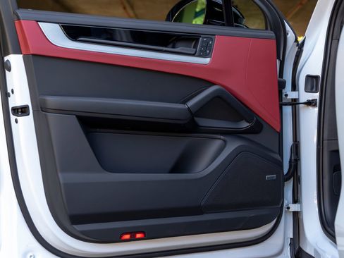 New 2026 Porsche Cayenne S image 21