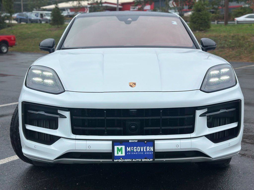 Used 2025 Porsche Cayenne GTS AWD/4WD image 10