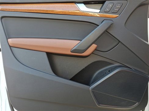 Used 2023 Audi Q5 2.0T Premium w/ Convenience Package image 13