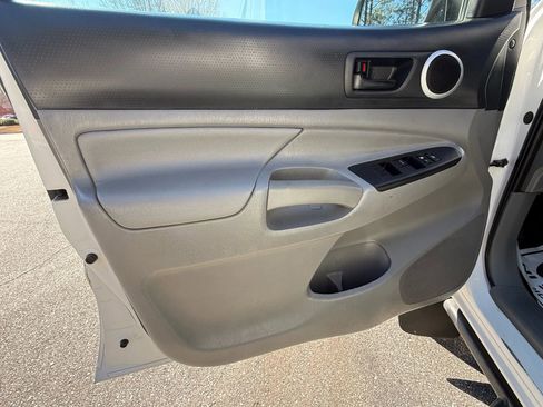 Used 2015 Toyota Tacoma PreRunner image 15