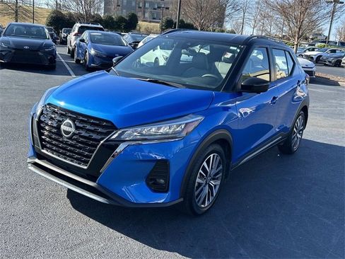 Used 2023 Nissan Kicks SR w/ SR Premium Package image 8