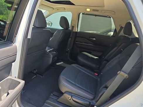Used 2023 Nissan Pathfinder Platinum FWD image 10