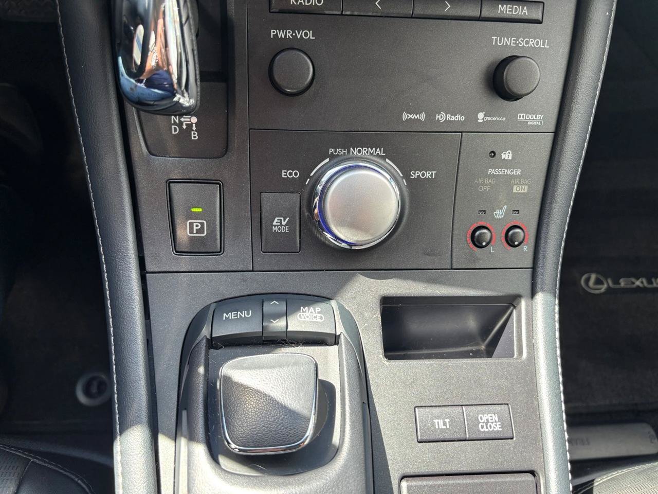 Used 2013 Lexus CT 200h w/ Premium Pkg w/Navigation FWD image 17