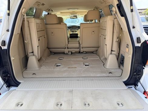Used 2009 Lexus LX 570 4WD w/ Preferred Accessory Pkg image 18