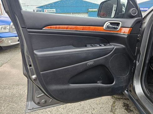 Used 2012 Jeep Grand Cherokee Overland AWD/4WD image 24