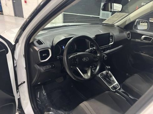 Used 2021 Hyundai Venue SEL FWD image 10