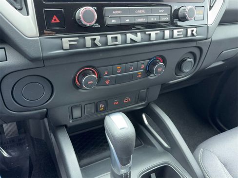 Used 2025 Nissan Frontier SV image 28