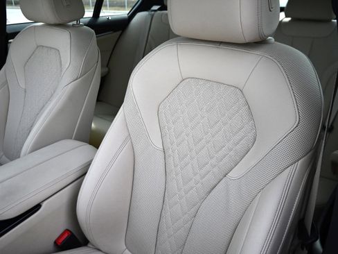 Certified 2022 BMW 530i 530i w/ M Sport Package image 9