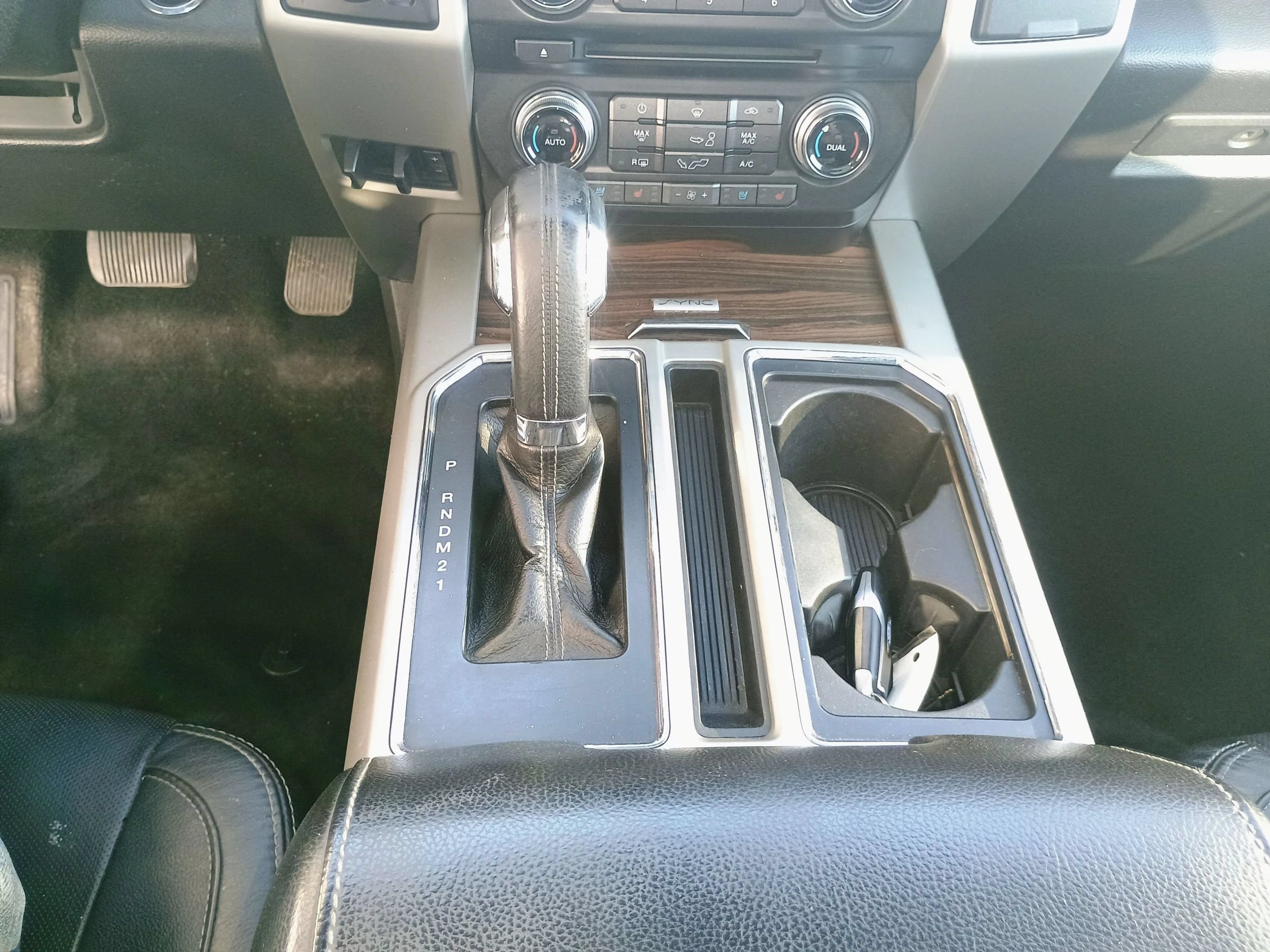 Used 2015 Ford F150 Lariat w/ Equipment Group 502A Luxury AWD/4WD image 19