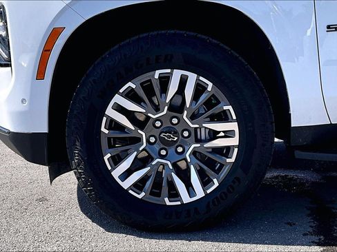 Used 2026 Chevrolet Suburban RST w/ RST Capability Package AWD/4WD image 9