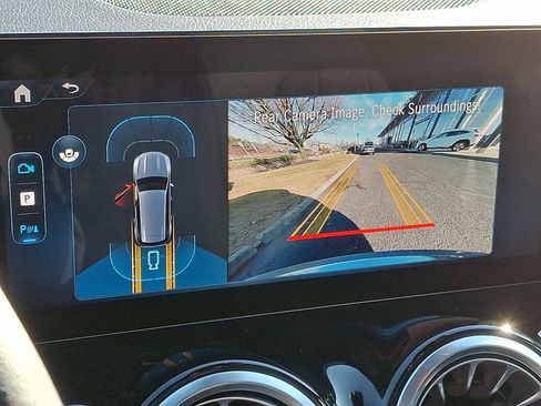 Used 2026 Mercedes-Benz GLB 250 4MATIC image 15