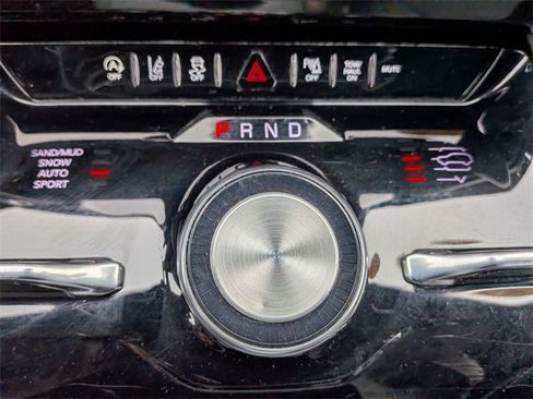 Certified 2024 Jeep Wagoneer Series III image 17