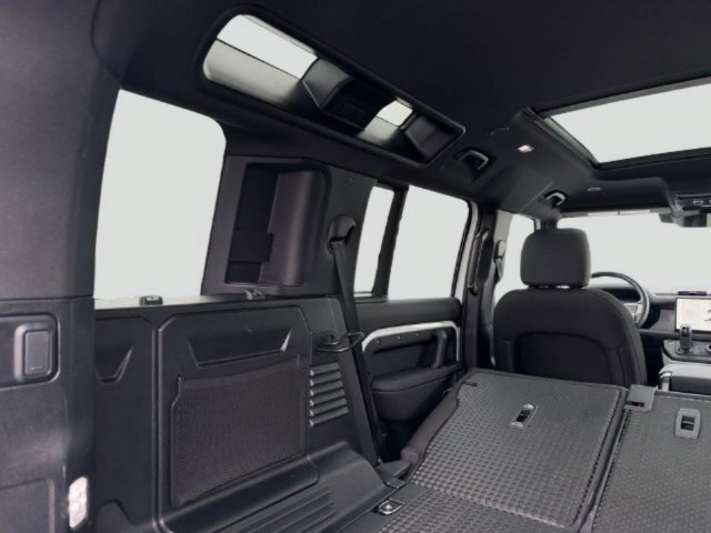 Used 2025 Land Rover Defender 110 S AWD/4WD image 45